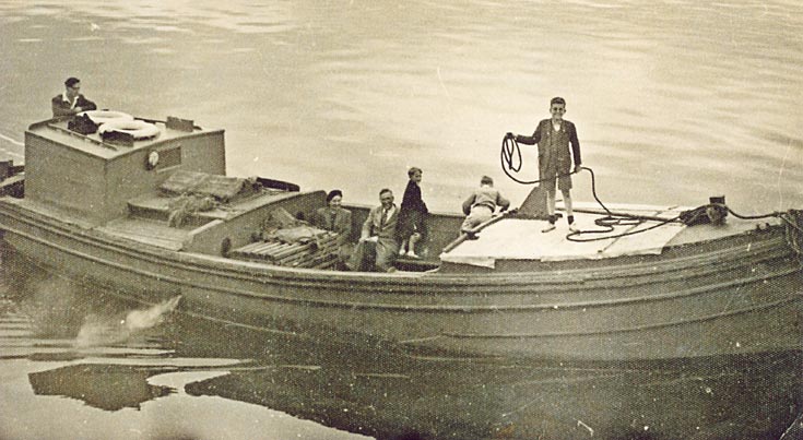 On the ‘bowrope’ - M. V. Endeavour Entering Cromarty Harbour July 1950